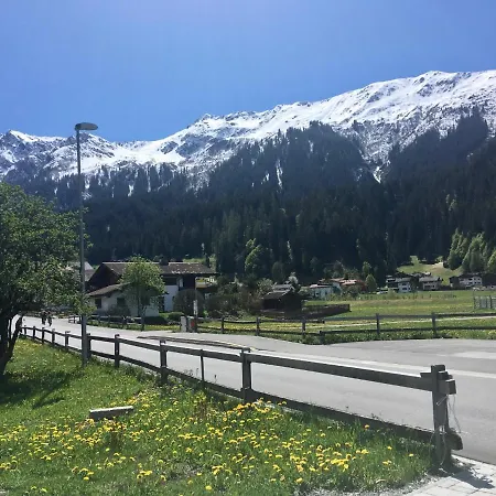 Ferienwohnung Uf Z'enisch Appartamento *