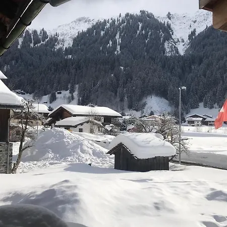 Ferienwohnung Uf Z'enisch Klosters