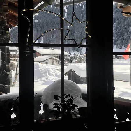 Ferienwohnung Uf Z'enisch Appartement *