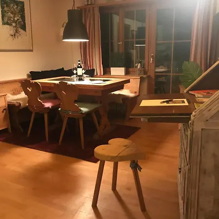 Ferienwohnung Uf Z'enisch Appartement