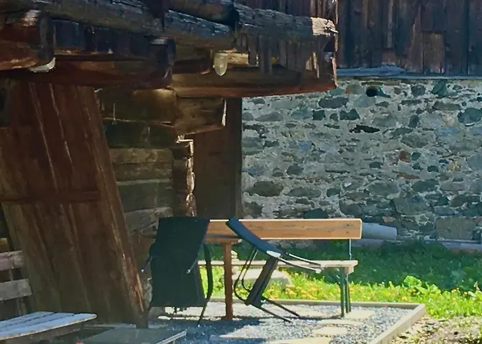 Ferienwohnung Uf Z'enisch شقة