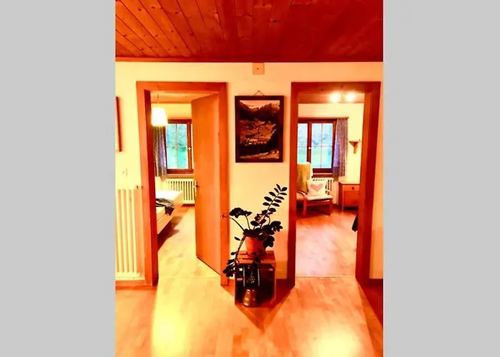 Ferienwohnung Uf Z'enisch شقة