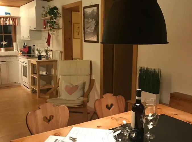 Ferienwohnung Uf Z'enisch شقة كلوسترز