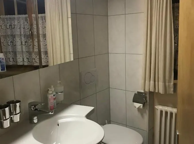 Ferienwohnung Uf Z'enisch شقة *