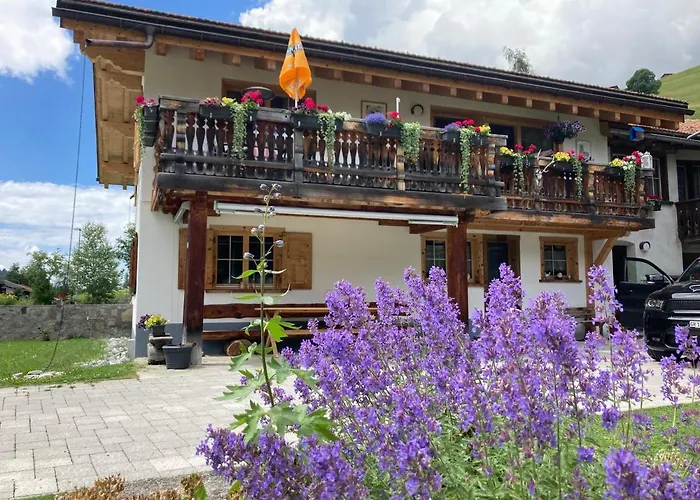 Ferienwohnung Uf Z'enisch شقة كلوسترز