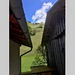 Ferienwohnung Uf Z'enisch クロスタース
