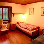 Ferienwohnung Uf Z'enisch アパート *