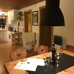 Ferienwohnung Uf Z'enisch アパート クロスタース
