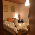 Ferienwohnung Uf Z'enisch * クロスタース