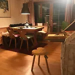 Ferienwohnung Uf Z'enisch アパート