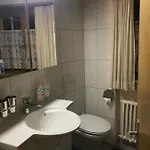 Ferienwohnung Uf Z'enisch アパート *