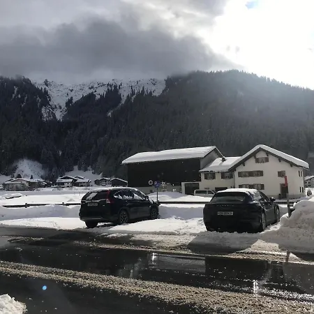 Ferienwohnung Uf Z'enisch Klosters